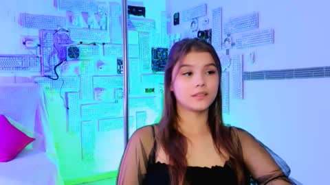 Snapshot of evathopson chatting on 12, 10, 2025 Eva  next stream -  - 1600 UTC2000  online show from 12, 10, 2025