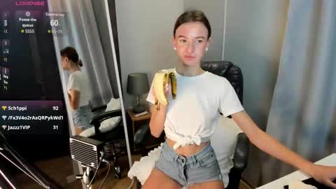 Snapshot of evatoniz chatting on 9, 11, 2025 Eva online show from 9, 11, 2025