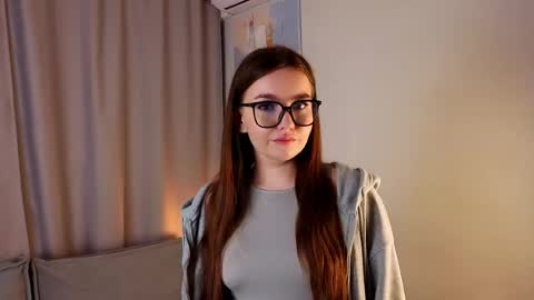 Snapshot of evawyliam chatting on 10, 4, 2026 im EVA im new here dont be rude online show from 10, 4, 2026