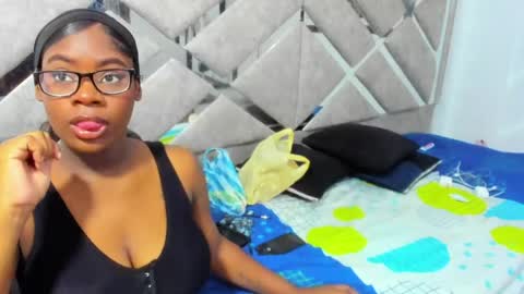 Snapshot of evaxemma chatting on 22, 5, 2026 Eva And Emmanuel online show from 22, 5, 2026
