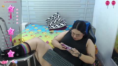Snapshot of evelin_zaens chatting on 7, 1, 2025 evelin zaens online show from 7, 1, 2025