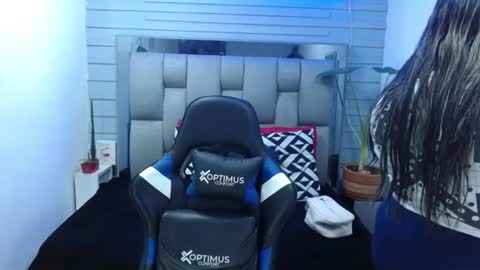 Snapshot of evelin_zaens chatting on 18, 6, 2026 evelin zaens online show from 18, 6, 2026