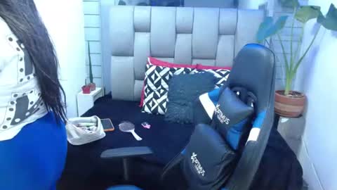 Snapshot of evelin_zaens chatting on 30, 6, 2026 evelin zaens online show from 30, 6, 2026