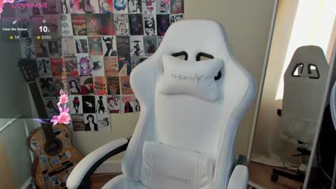 Snapshot of evelinalu chatting on 19, 6, 2026 Evelina online show from 19, 6, 2026