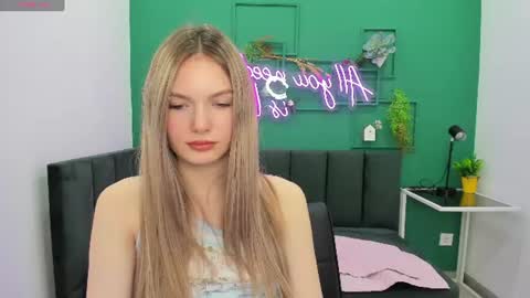Snapshot of evelineamore chatting on 19, 6, 2026 Eveline online show from 19, 6, 2026