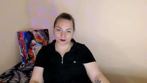 Snapshot of evelineli chatting on 19, 9, 2025 Lydia online show from 19, 9, 2025