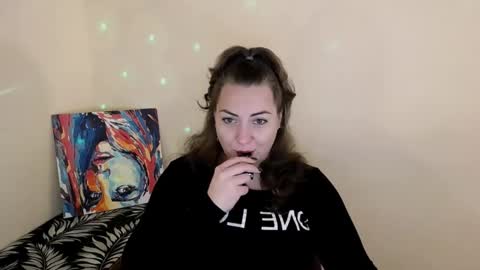 Snapshot of evelineli chatting on 15, 10, 2025 Lydia online show from 15, 10, 2025