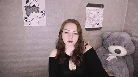 Snapshot of evelineli chatting on 26, 10, 2025 Lydia online show from 26, 10, 2025