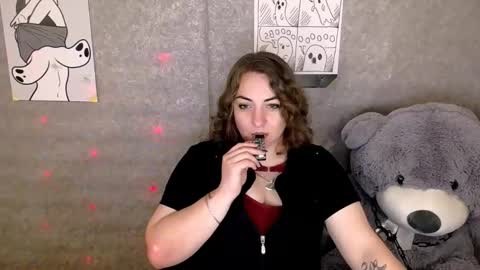 Snapshot of evelineli chatting on 7, 11, 2025 Lydia online show from 7, 11, 2025