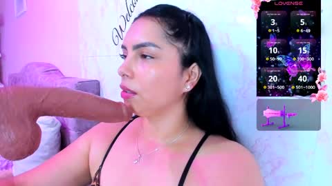 Snapshot of evelinn_belen chatting on 29, 4, 2026 Evelinn belen online show from 29, 4, 2026