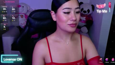 Snapshot of evelyn_ch_ chatting on 8, 11, 2025 Evelyn online show from 8, 11, 2025