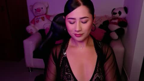 Snapshot of evelyn_ch_ chatting on 11, 11, 2025 Evelyn online show from 11, 11, 2025