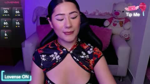 Snapshot of evelyn_ch_ chatting on 15, 11, 2025 Evelyn online show from 15, 11, 2025