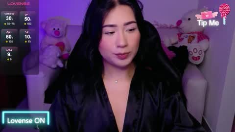 Snapshot of evelyn_ch_ chatting on 17, 11, 2025 Evelyn online show from 17, 11, 2025