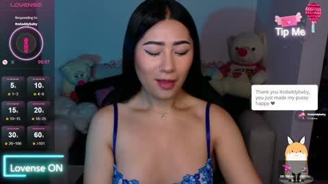 Snapshot of evelyn_ch_ chatting on 2, 12, 2025 Evelyn online show from 2, 12, 2025