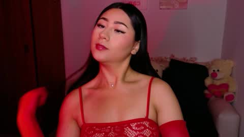 Snapshot of evelyn_ch_ chatting on 4, 12, 2025 Evelyn online show from 4, 12, 2025