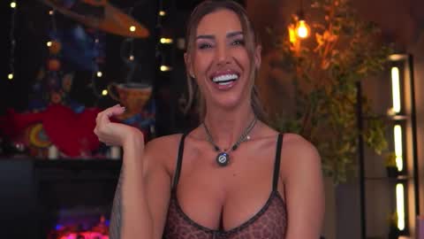 Evelyn online show from 7, 3, 2026