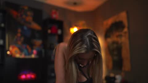 Snapshot of evelyn_evyy chatting on 21, 6, 2026 Evelyn online show from 21, 6, 2026