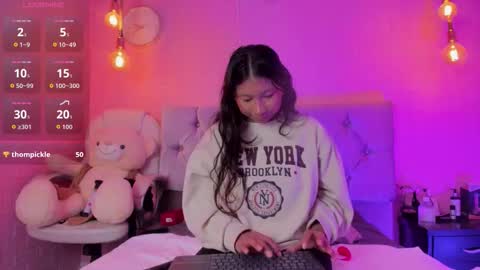 Snapshot of evelyn_flores1 chatting on 25, 10, 2025 online show from 25, 10, 2025