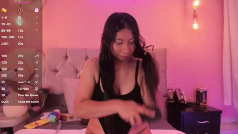 Snapshot of evelyn_flores1 chatting on 27, 10, 2025 online show from 27, 10, 2025