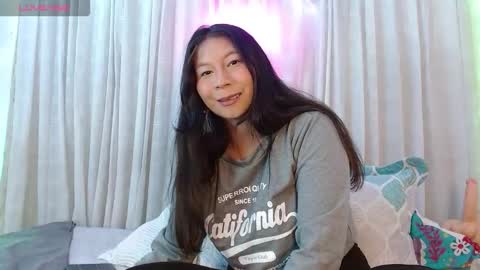 Snapshot of evelyn_flores1 chatting on 21, 12, 2025 online show from 21, 12, 2025