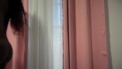 E V E L Y N  online show from 19, 9, 2025