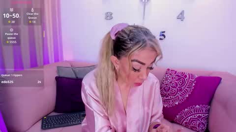 Snapshot of evelynagrey chatting on 10, 2, 2026 EvelynaGrey online show from 10, 2, 2026