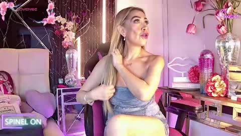 Snapshot of evelynagrey chatting on 27, 4, 2026 EvelynaGrey online show from 27, 4, 2026