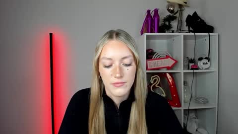 evelynblond online show from 1, 6, 2026