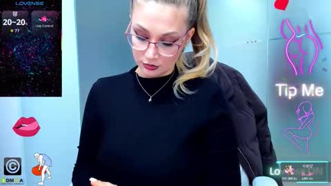 Snapshot of evelyne_rose chatting on 15, 2, 2026 evelyne_rose online show from 15, 2, 2026