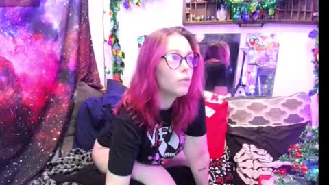 Snapshot of everlyester chatting on 16, 12, 2024 Evie online show from 16, 12, 2024