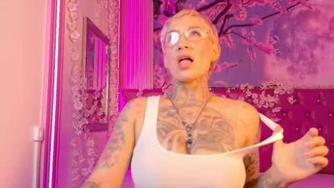 Snapshot of everlyn_sexx chatting on 28, 2, 2026 everlyn_sexx online show from 28, 2, 2026