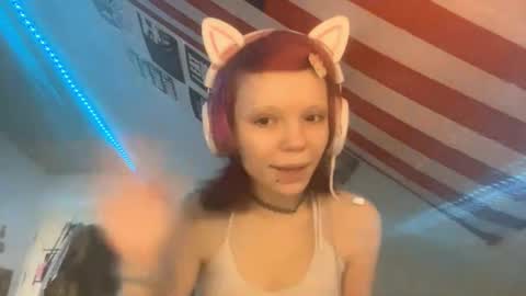 Snapshot of evettezirin chatting on 17, 11, 2025 Sky online show from 17, 11, 2025