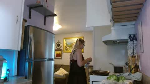 Snapshot of evieeashee chatting on 4, 8, 2026 evieeashee online show from 4, 8, 2026