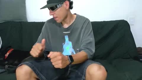 Snapshot of evil_boss1 chatting on 9, 4, 2026 evil_boss1 online show from 9, 4, 2026