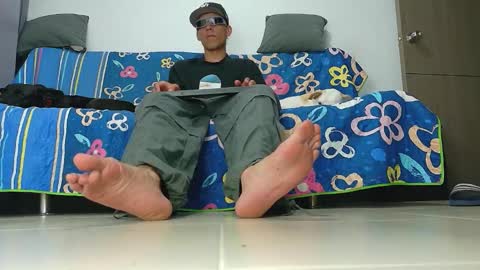 Snapshot of evil_boss1 chatting on 15, 4, 2026 evil_boss1 online show from 15, 4, 2026