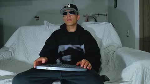 Snapshot of evil_boss1 chatting on 25, 4, 2026 evil_boss1 online show from 25, 4, 2026