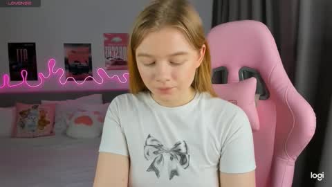 Snapshot of evixie chatting on 22, 2, 2026 Eva online show from 22, 2, 2026