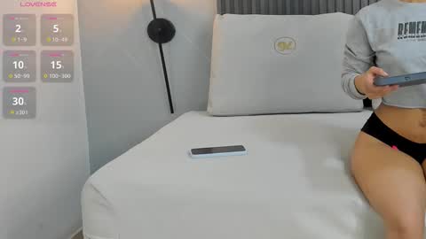 Snapshot of evony_beckerr chatting on 19, 12, 2025 evony_beckerr online show from 19, 12, 2025