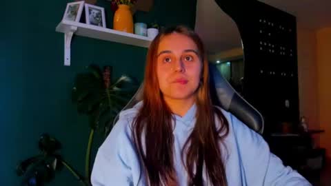 Snapshot of evy_orange1 chatting on 19, 6, 2026 EVY online show from 19, 6, 2026