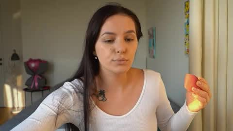 ewelynscott online show from 10, 11, 2025