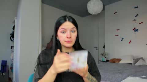 ewelynscott online show from 5, 2, 2026