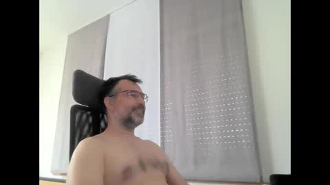 Snapshot of exhibit77 chatting on 11, 5, 2026 exhibit77 online show from 11, 5, 2026