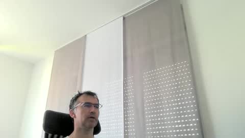 Snapshot of exhibit77 chatting on 28, 5, 2026 exhibit77 online show from 28, 5, 2026