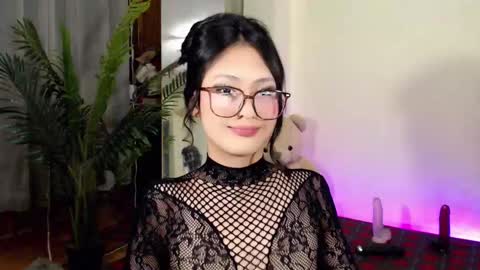 Snapshot of expensive_candyx chatting on 5, 1, 2025 Candy online show from 5, 1, 2025
