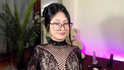 Snapshot of expensive_candyx chatting on 5, 1, 2025 Candy online show from 5, 1, 2025