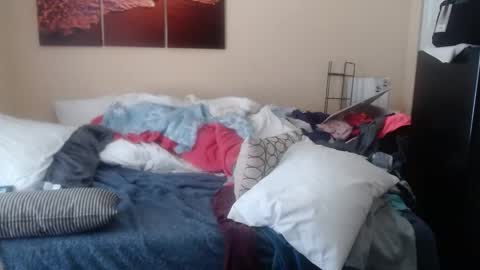 eyeswall0w online show from 13, 10, 2025