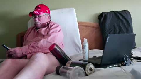 Eyeswideshut63 online show from 19, 10, 2025