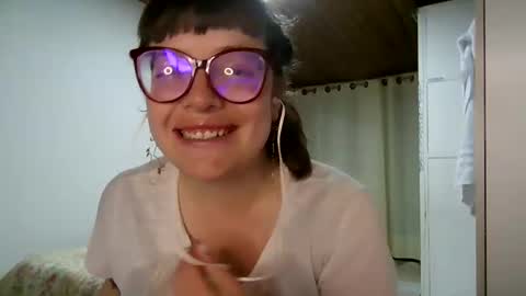 Snapshot of ezlngirl chatting on 18, 1, 2025 Aimee online show from 18, 1, 2025