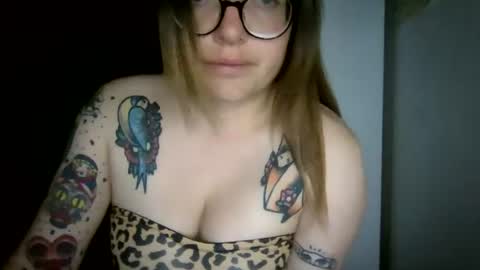 Snapshot of ezlngirl chatting on 14, 7, 2026 Aimee online show from 14, 7, 2026